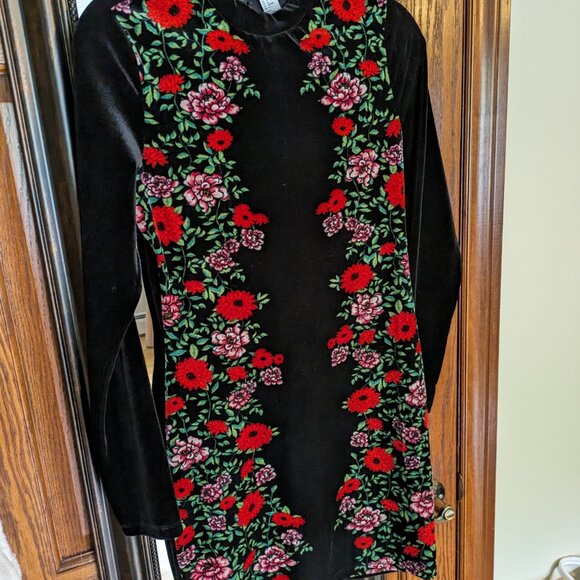 Floral Black Velvet Dress - Picture 2 of 5